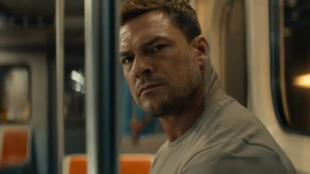 Alan Ritchson cântă Michael Jackson și devine viral pe setul Reacher