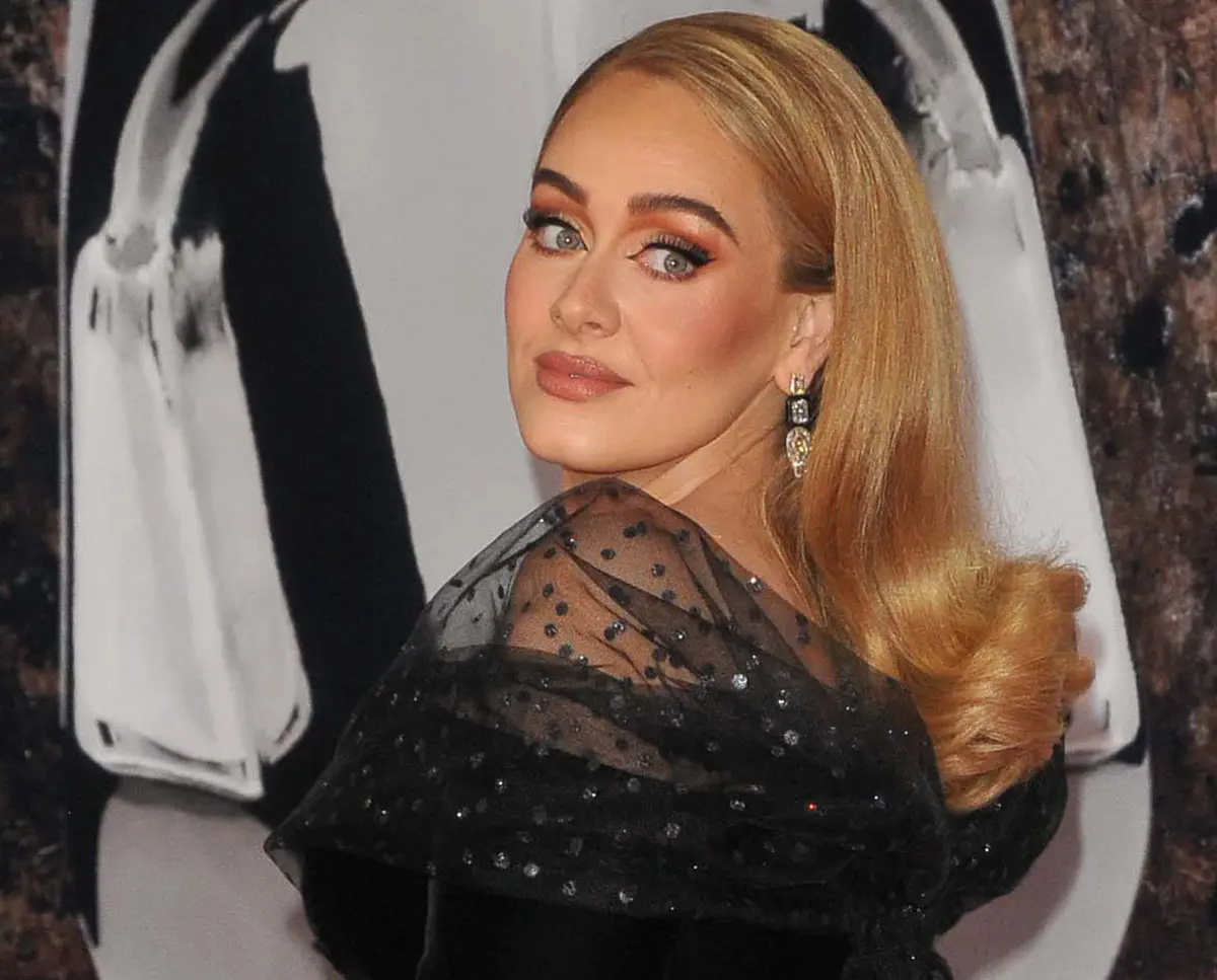 Adele, Miley și Selena Gomez povestesc experiențe supranaturale: voci, siluete și fenomene capturate pe cameră