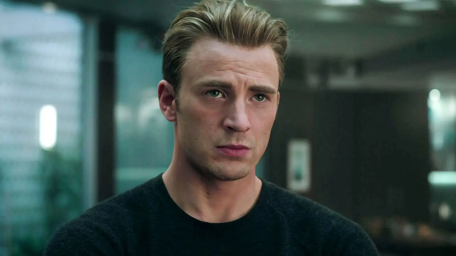 Chris Evans renunță la imaginea de erou într-un film de acțiune pe Netflix