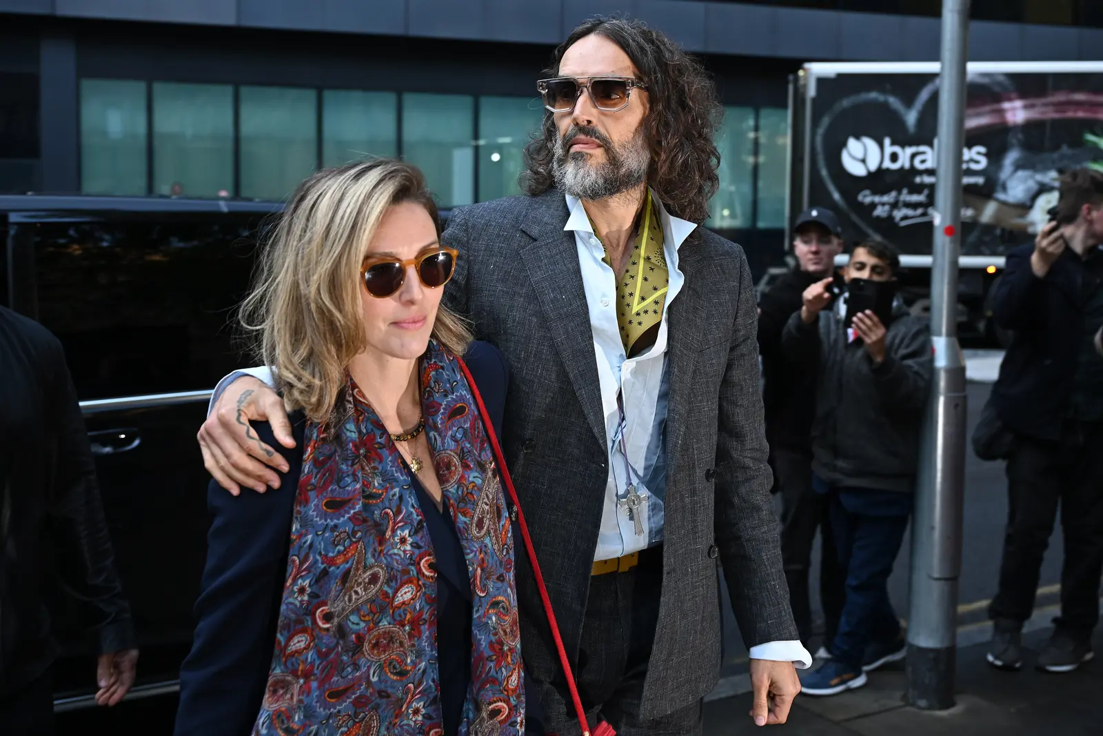 Noi acuzații la adresa lui Russell Brand: Un incident într-un studio radio